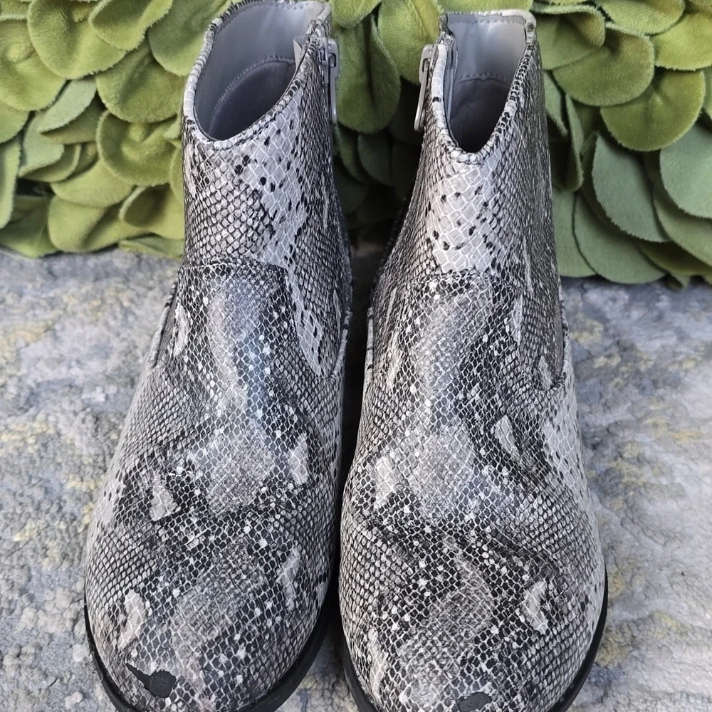 Cat & Jack Snakeskin Ankle Boots - Black and Gray